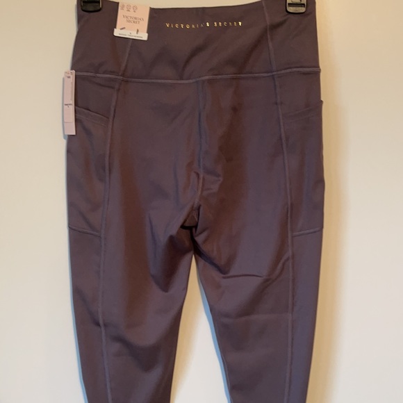 NWT Victoria’s Secret Incredible Essential Legging - Picture 11 of 16